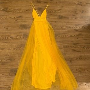 Yellow maxi dress with tulle